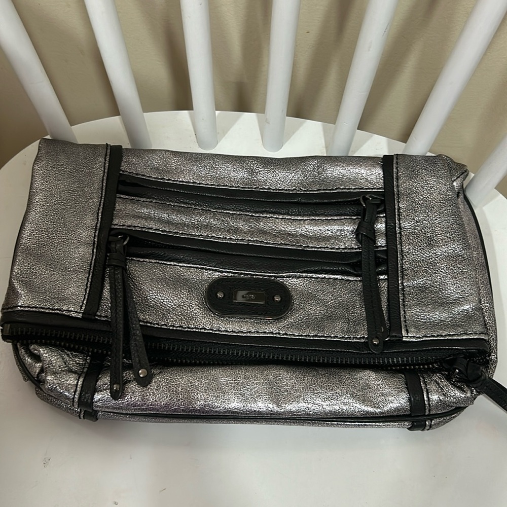 Rafe large metallic clutch